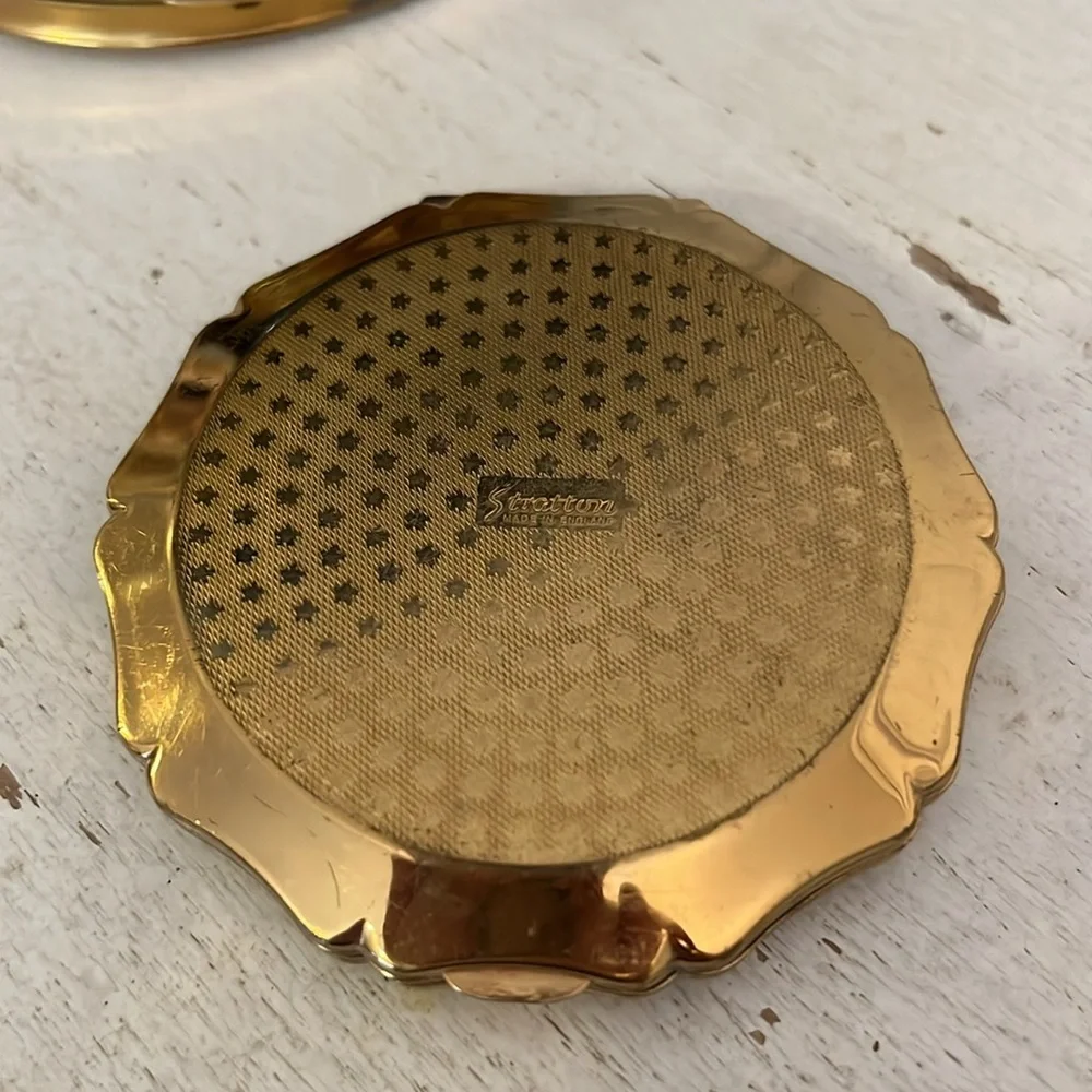 Stratton Of England & Dorset fifth avenue 1940s  Powder compacts